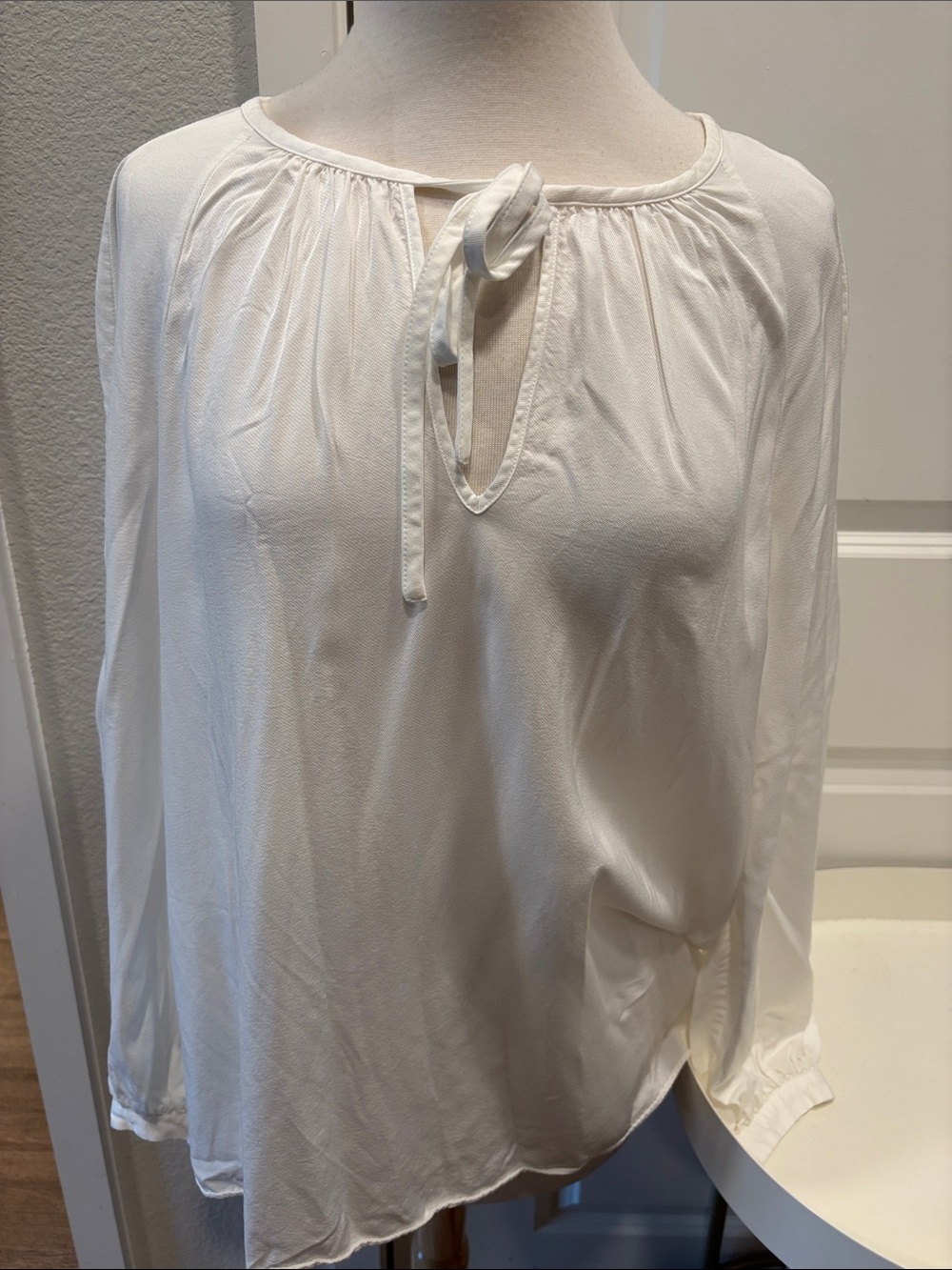EUC Club Monaco White Tie-Neck Long Sleeve Blouse